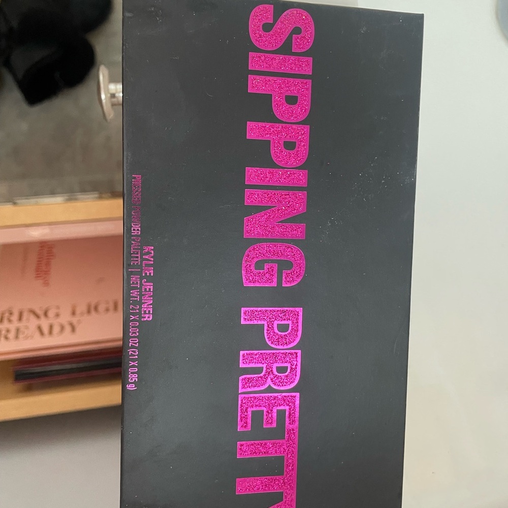 Kylie Cosmetics Sipping Pretty Eyeshadow Palette